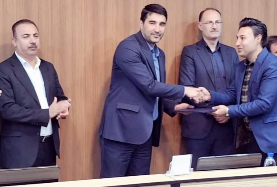 تجلیل از مدیر صندوق بازنشستگی استان فارس بعنوان پژوهشگر برتر دستگاه های تابعه وزارت رفاه در استان فا...